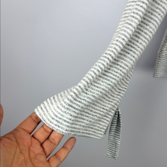 Abercrombie & Fitch Gray Crew Neck Long Sleeve Sweater Ribbed Trim Size Large - Picture 5 of 9